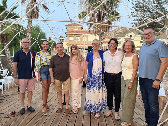 Pantalán acoge el III Encuentro Poético Musical Playa de Calabardina