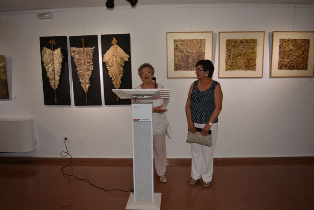 Pilar Sala expone Son de mar, una muestra creada a partir de objetos encontrados en las playas