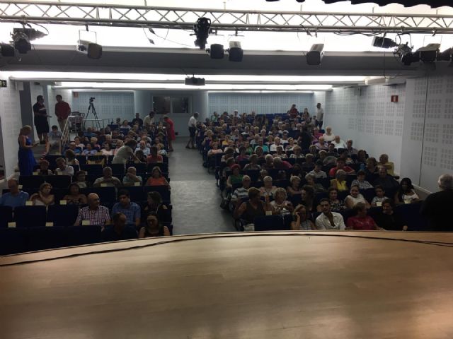 Éxito y lleno total en la 'serenata a Paco Rabal'