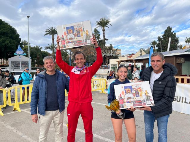 Paula Navarro Berbel y Mario Molina Salas, ganadores de la Carrera Popular de Navidad de Águilas