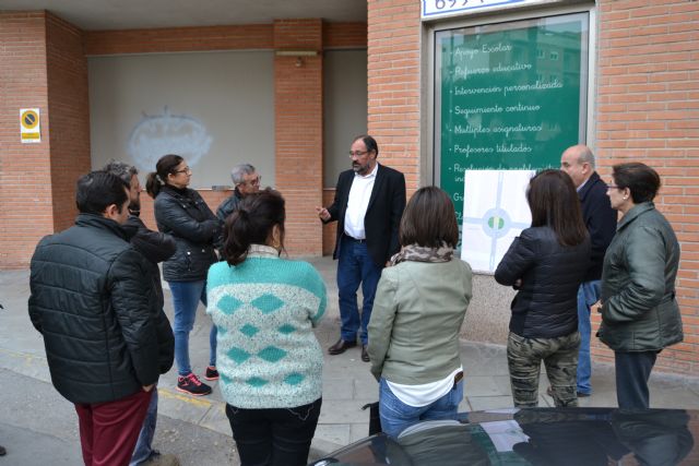 Los ediles de Urbanismo y Empresas Prestadoras de Servicios, presentan el proyecto previsto para el acondicionamiento de la Plaza Juan XXIII