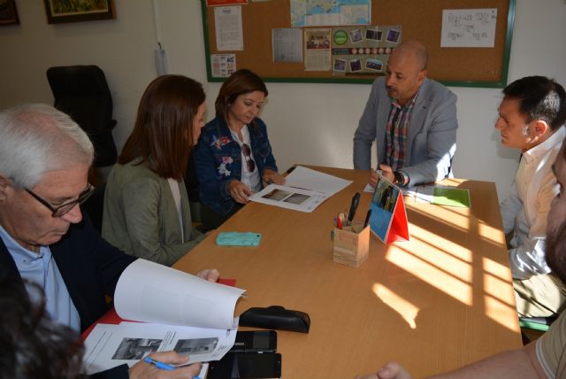 La alcaldesa reitera su petición de inversión destinada a mejorar los centros educativos de la localidad