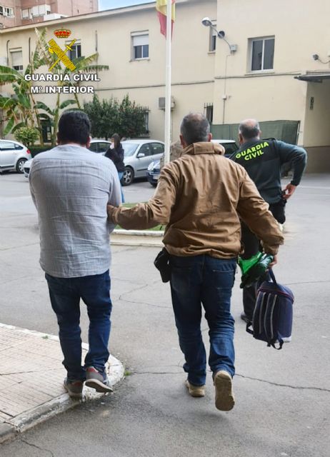 La Guardia Civil esclarece un entramado delictivo relacionado estafas en el sector de la construcción