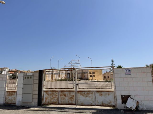 Navarro: 'El estado que presenta el Consultorio Médico de Calabardina es lamentable y precisa que el ayuntamiento realice obras de mejora y mantenimiento'