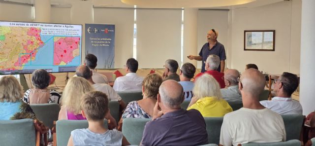 El Club Náutico de Águilas acogió una nueva charla de la XXV Campa&ntilde;a 'Cuidando el Mar' dedicada a la meteorología