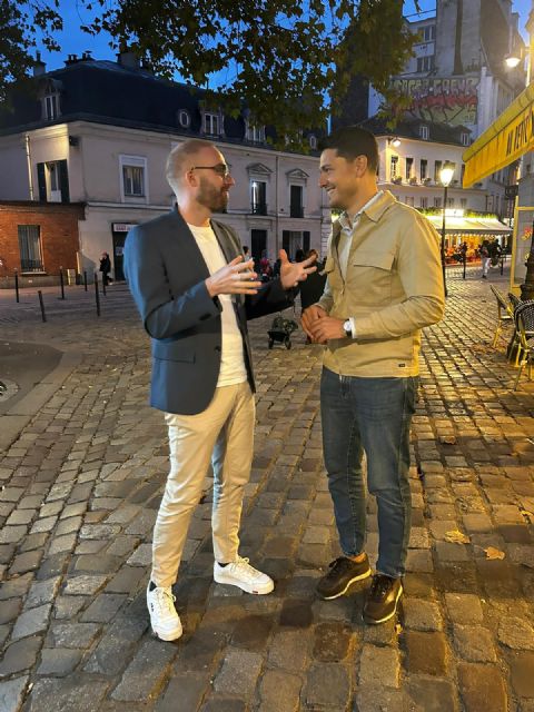 Juan Andrés Torres, Secretario General del PSOE de Águilas mantiene un encuentro con el Secretario General del PSOE de París, Pedro Iniesta, en la capital francesa