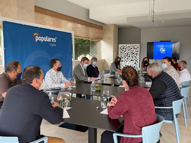 Ortuño se reúne con empresarios del sector turístico de Águilas para consensuar acciones comunes para la reactivación