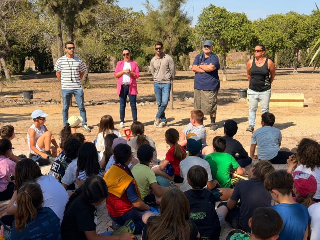 Alumnos del Ecoescuelas Litorales participa en una actividad de reforestación