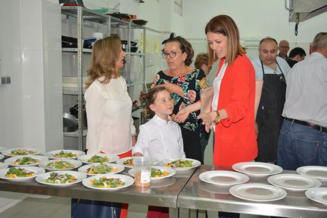 Jornada de degustación de platos elaborados por los alumnos del curso de cocina de ADIA