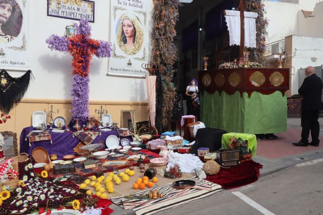 Los costaleros infantiles recorren las calles con el Paso Chico un año más