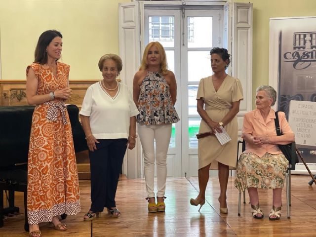 Julia Rubín expone en el Casino hasta el próximo 4 de agosto