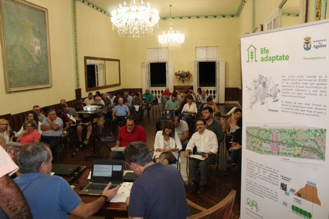 Técnicos y asociaciones de la localidad participan en una jornada de trabajo para la redacción el Plan Municipal de Adaptación al Cambio Climático