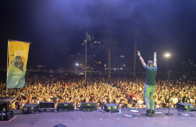 Miles de personas bailan al ritmo de LOS40 Summer Live en Águilas