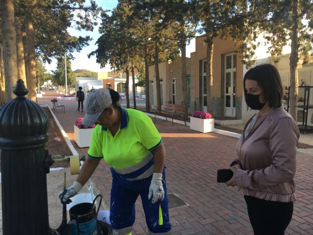 El Ayuntamiento ultima los trabajos de puesta a punto del cementerio municipal con motivo del Día de Todos los Santos 2021