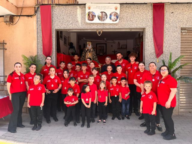 Los ni&ntilde;os de la Cofradía del Resucitado protagonizan la Procesión de Gloria de la Candelaria