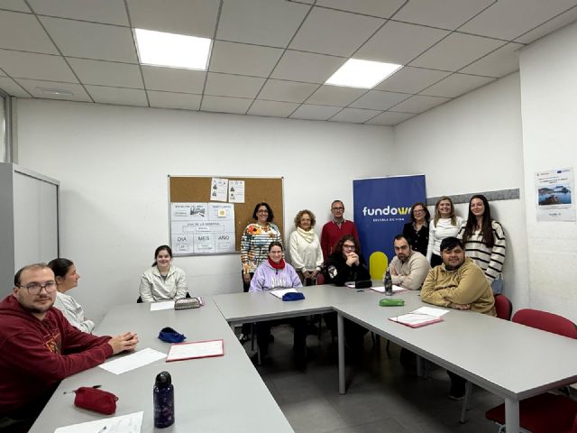 El edil de Inclusión visita a los participantes en el proyecto formativo 'El turismo inclusivo. Auxiliar turístico'