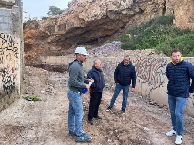 Comienzan los trabajos de construcción de un muro de protección frente a desprendimientos en la ladera del Castillo