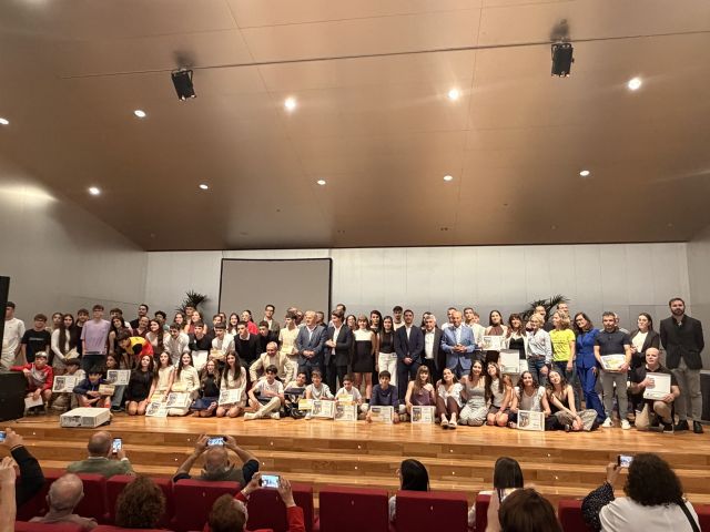 Águilas acoge una gala histórica del triatlón murciano con la despedida de su presidente Diego Calvo Valera tras 40 a&ntilde;os