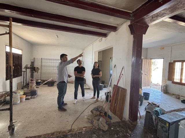 El Ayuntamiento cumple su compromiso con la rehabilitación integral del salón social de El Garrobillo