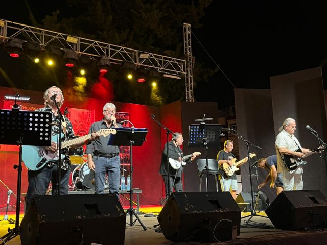 Águilas disfrutó anoche del Festival Benéfico 'Música de los a&ntilde;os 60 y 70'