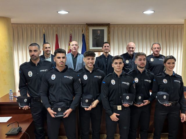 Seis nuevos agentes toman posesión como funcionarios en prácticas, situando la plantilla de Águilas entre las más numerosas por porcentaje de población de toda la Región