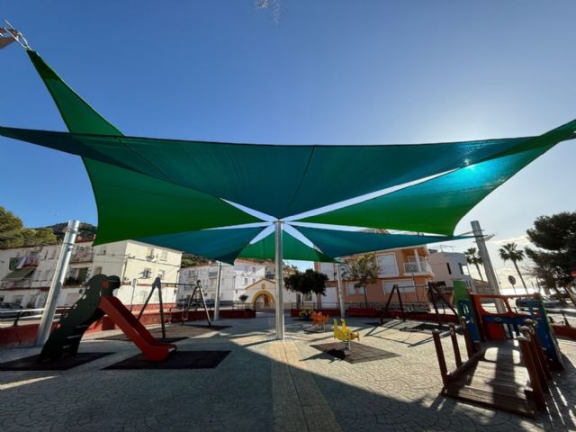 El Ayuntamiento de Águilas finaliza la instalación de zonas de sombra en el Sendero Azul '12.000 Pasos Tres Bahías'