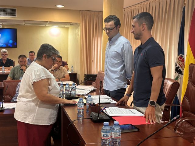 Juani López toma posesión de su acta como concejal del Ayuntamiento de Águilas