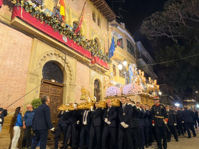 La Virgen de los Dolores recorre las calles ante el fervor de todo su pueblo