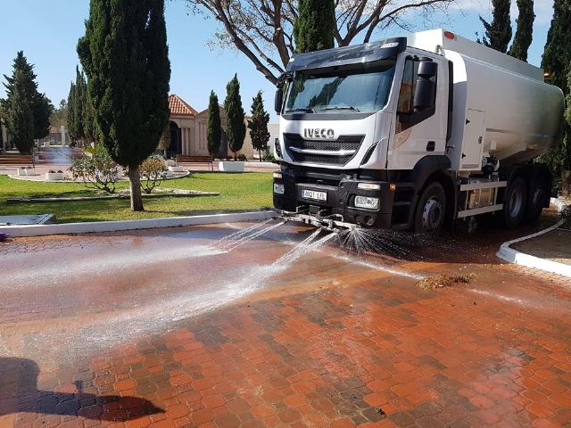 El decreto de estado de emergencia obliga a la prohibición de los velatorios y limita a tres el número de personas que pueden asistir a los entierros