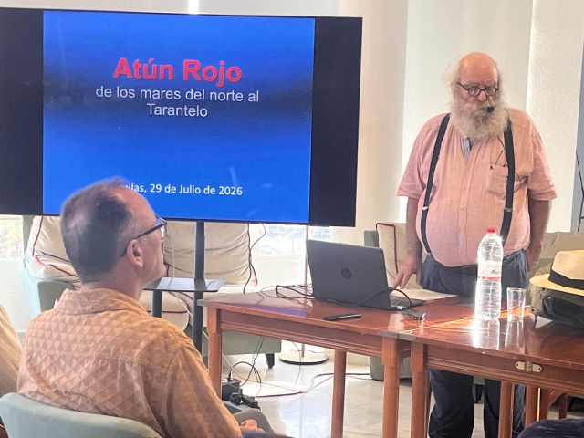 El Club Náutico de Águilas acoge la conferencia de Fernando Canet sobre la situación actual del atún rojo en el Mediterráneo