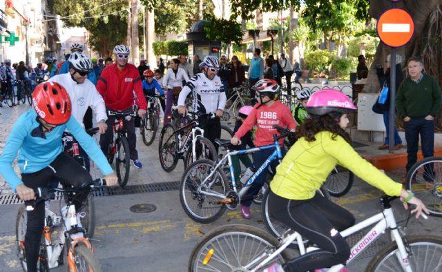 Cerca de 300 personas participan en el Paseo Ciclista de Reyes en Águilas