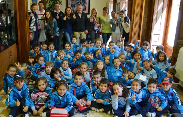 Alumnos del colegio Carlos V visitan el Ayuntamiento de Águilas