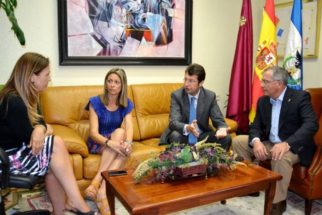 Juan Carlos Ruiz destaca el compromiso de trabajo conjunto del Gobierno regional con Águilas para desarrollar su potencial turístico