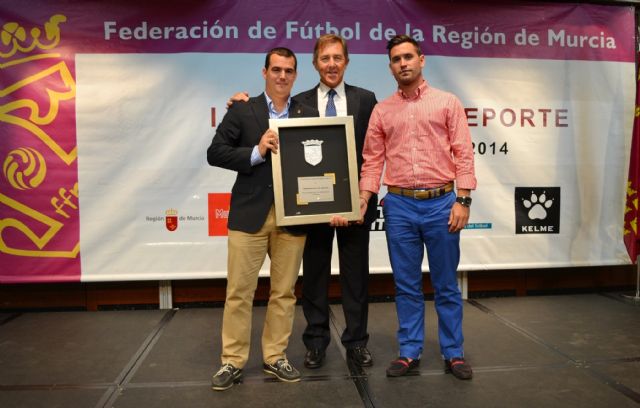 La Federación Murciana de Fútbol premia al Ayuntamiento de Águilas