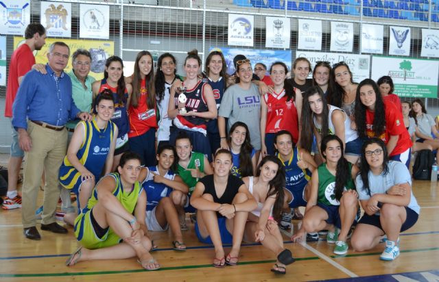 El Campus Internacional de Baloncesto de 'Amaya Valdemoro' se despide hasta el próximo verano