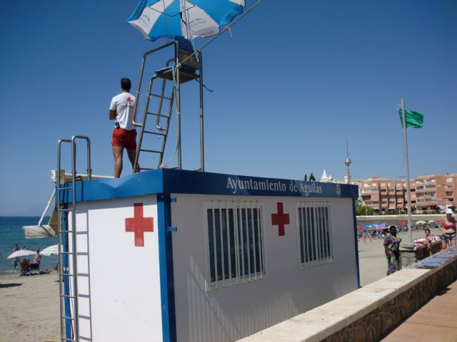 El temporal que ha afectado a la costa aguileña este fin de semana obliga a multiplicar sus esfuerzos a los efectivos de Cruz Roja Española en Águilas