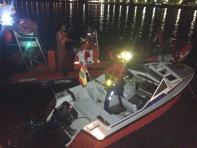Cruz Roja Española en Águilas rescata dos embarcaciones durante este fin de semana