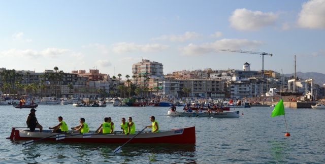 La embarcación 'Remo Águilas' se proclama vencedora de la Regata de Botes a Remo