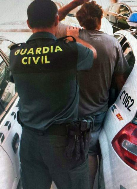 La Guardia Civil detiene al presunto autor de múltiples robos con fuerza en viviendas y vehículos