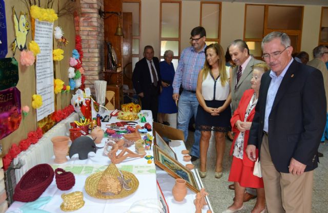 El alcalde de Águilas visita la residencia de pensionistas ferroviarios con motivo del 'Día del Residente'