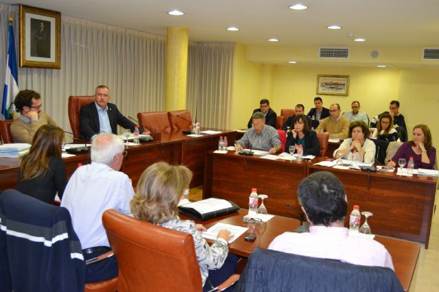 El pleno municipal aprueba la nominación de dos nuevas calles para aguileños ilustres