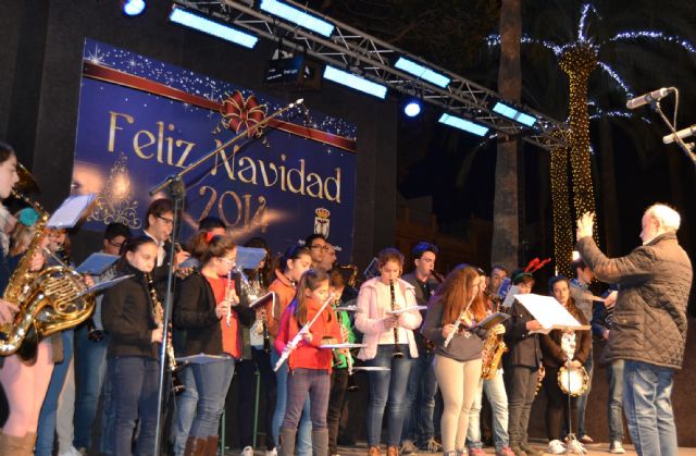 Cientos de estudiantes participan en el XVI Festival de Villancicos Escolares de Águilas