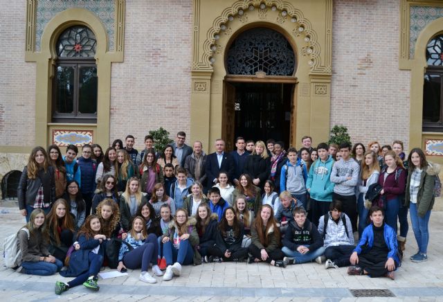Estudiantes británicos participan en un programa de intercambio bilingüe en Águilas