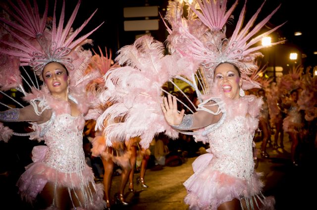 El primer desfile del Carnaval de Águilas reunirá este domingo a treinta y tres peñas