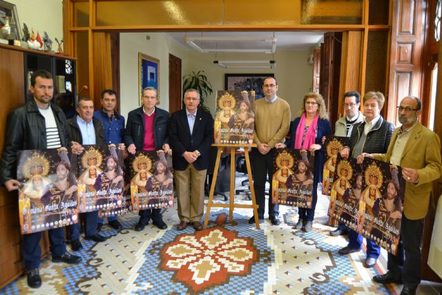 Jesús Nazareno y la Virgen de la Soledad presiden el cartel de la Semana Santa de Águilas 2015
