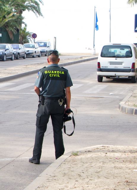 La Guardia Civil desmantela un grupo delictivo dedicado a robar en vehículos estacionados en Águilas