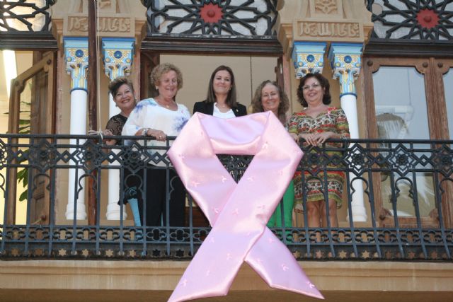 El Ayuntamiento de Águilas se suma al rosa en la lucha contra el cáncer de mama