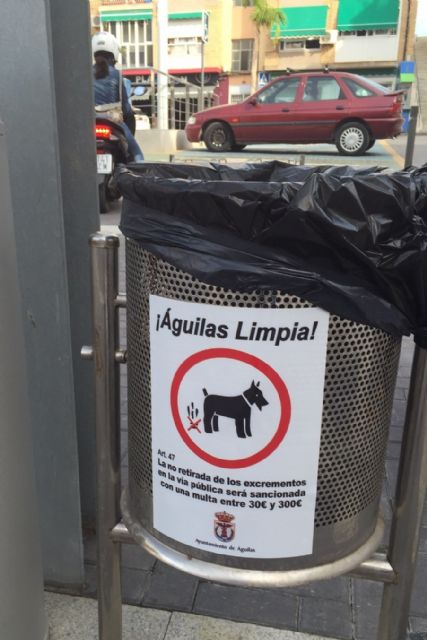 El Ayuntamiento refuerza las tareas de vigilancia y control contra las personas que no retiren los excrementos de sus mascotas de la vía pública