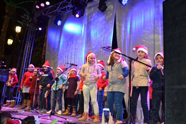 Los escolares aguileños cantan a la Navidad