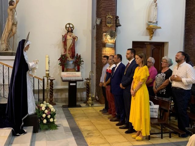 La iglesia del Carmen acoge el besamanos a la Virgen de la Estrella